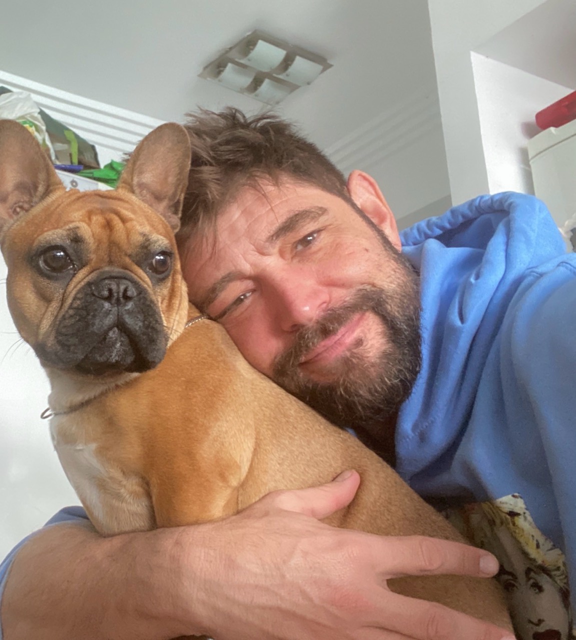 Israel y Bimba compartiendo un momento tranquilo